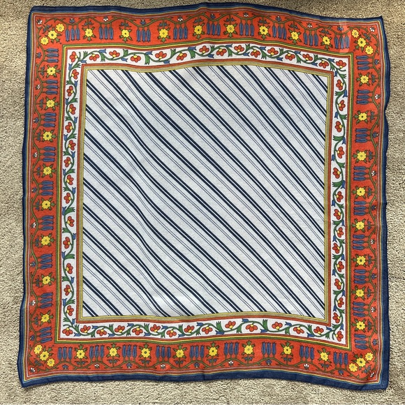 Scarf Made in Italy - Picture 1 of 5